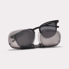 Carregar imagem no visualizador da galeria, TAIL:0:CASE | ESS-SUN-DIN-BLA-CASE.webp